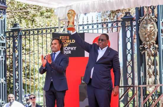 Macky Sall a réceptionné le trophée de la Coupe du Monde ce dimanche au Palais