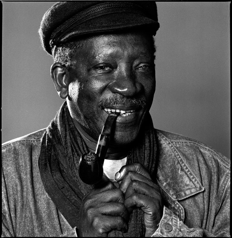 Sénécinéma: exégèse de la solitude des personnages chez Sembéne et Mambety
