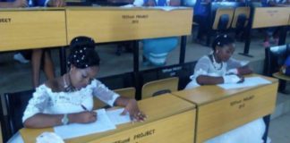 Ces deux jeunes filles quittent leurs mariages pour passer leurs examens