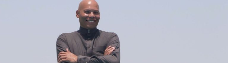 Karim Wade s’est inscrit comme électeur à l’ambassade du Sénégal au Koweït