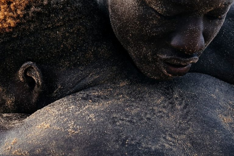 Portrait intimiste, lyrique et poétique de la lutte sénégalaise par un photographe américain