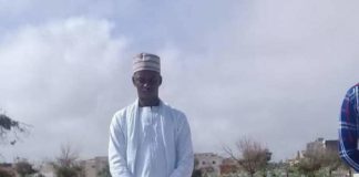 Le candidat à la présidentielle camerounaise Cabral Libii en pèlerinage sur la tombe d’Ahidjo à Dakar