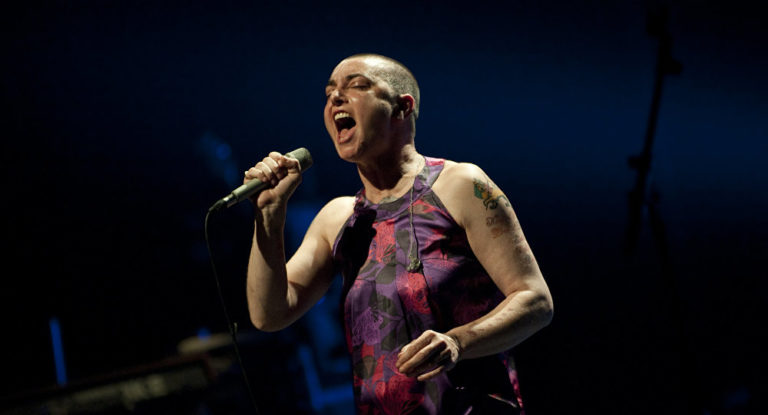 «Conclusion naturelle»: la chanteuse Sinead O’Connor (‘Nothing Compares 2 U), 51 ans, se convertit à l’islam et prend le nom de….