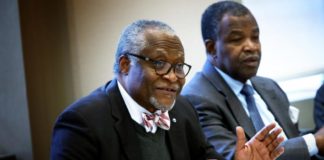 Présidentielle au Cameroun : l’avocat anglophone Akere Muna se désiste pour former une coalition avec l’ex ministre Maurice Kamto