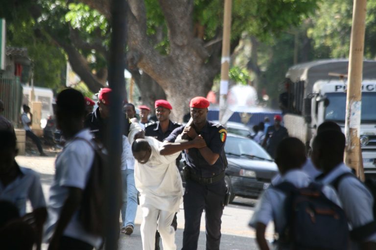 Les images de l’arrestation musclée de Malick Ndiaye et compagnie vendredi dernier (Reportage photos et texte de Cheikh Diallo)