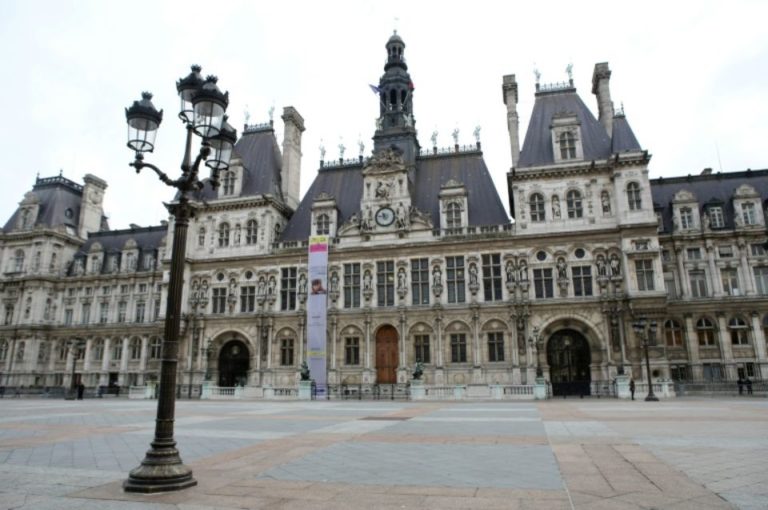 La mairie de Paris suspend une subvention à une association d’aide aux immigrés pour soupçon de sympathie pro-terroriste