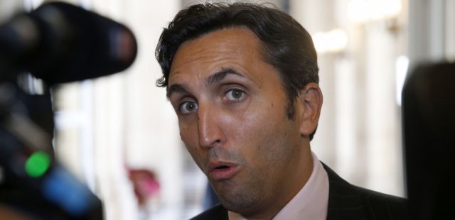 Ce député républicain français qui veut imposer un prénom du calendrier pour devenir français et interdire la double nationalité