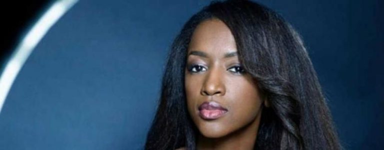 La chroniqueuse Hapsatou Sy est au Sénégal pour se ressourcer, après son clash avec Zemmour