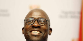 Le ministre sud-africain de l’Intérieur Gigaba démissionne après une sex-tape le montrant nu