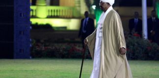 Portrait : le Général Omar el-Béchir a dribblé la CPI mais pourrait succomber aux assauts de son peuple