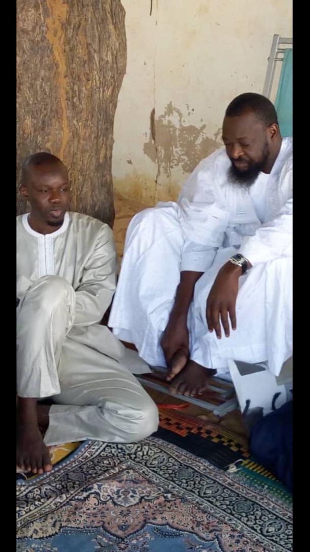 En attendant que quelqu’un prouve qu’Ousmane Sonko est salafiste, le voici en fidèle talibé mouride