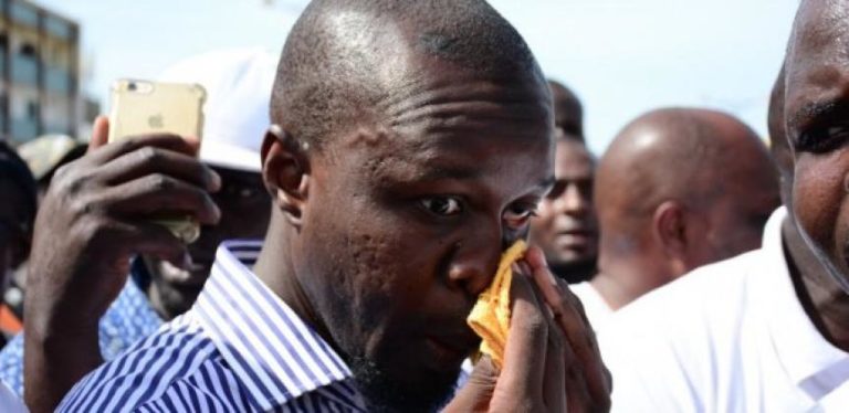 Saccage de son siège : Sonko a-t-il simulé un auto-attentat comme l’opposant François Mitterrand en son temps ?