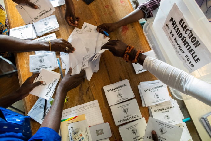 Decompte-voixde-lelection-presidentielle-village-Yenne-Todd-Senegal-dimanche-24-fevrier_0_729_486