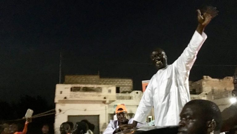 Selon RFI ce mercredi : « La force tranquille, apaisé, souriant,  (…) Idrissa Seck. »