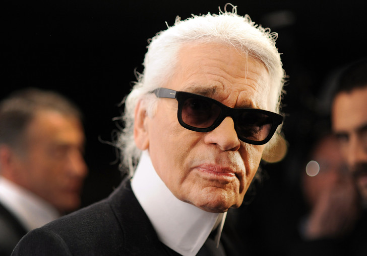 FASHION : Gay, flamboyant et borderline, le styliste Karl Lagerfeld se défile à 85 ans, sa chatte n’héritera pas