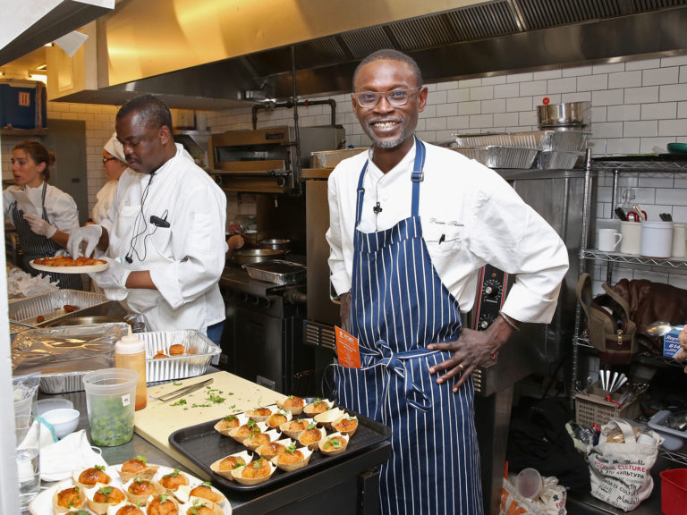 Interview – Comment le chef Pierre Thiam a appris la cuisine sénégalaise…à New York