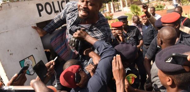 Place Soweto : Guy-Marius Sagna et compagnie jetés dans le fourgon de police, Rewmi proteste