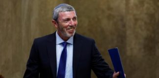 Le ministre de l’Éducation israélien désavoué par le PM Netanyanhou, avec sa théorie des « thérapies de conversion » des jeunes homosexuels