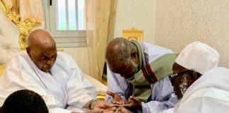 Le talibé Wade, éternel Pape du Sopi, demande un ndigël au Khalife général des Mourides qui l’a reçu à Darou Marnane