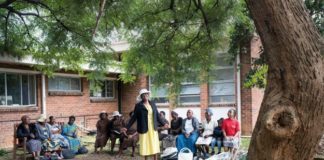 Au Zimbabwé, des grands-mères bénévoles pour pallier le manque de psychiatres