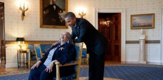 Barack Obama rend hommage à Toni Morrison, la qualifiant de « trésor national »