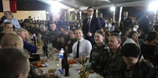 Le président Macron et ses macarons de Noël en Côte d’Ivoire contre le jihad
