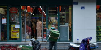 Virus chinois : le nombre de décès bondit à 80, des étrangers en attente d’évacuation