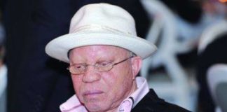 Salif Keita «foutu dehors» du salon d’honneur de l’aéroport de Conakry