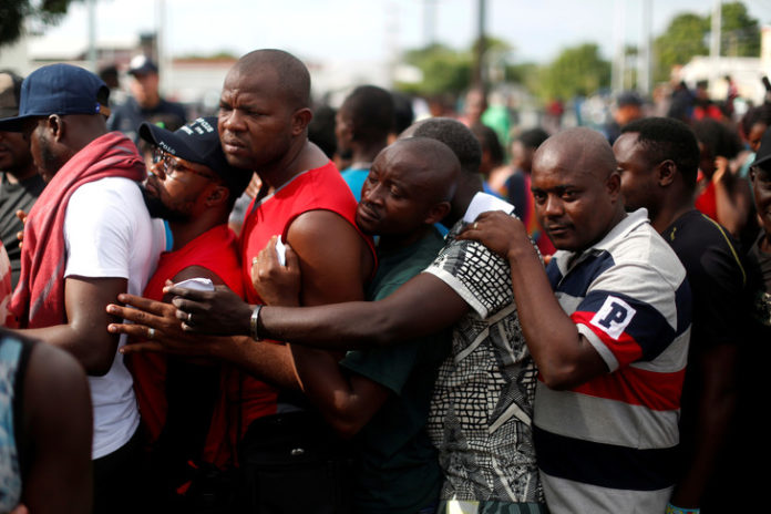 migrants-africains-devant-centre-retention-Siglo-XXI-deTapachula_1_729_486
