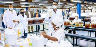 Covid-Organics contre Covid-19 : le président malgache présente son remède / Photos