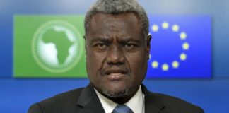 Le président de la Commission de l’Union africaine contre les cris-tics « covidés » de Trump sur l’Oms