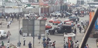 Covid-19 en Côte d’Ivoire : des habitants démantèlent un centre en contruction contre le Coronavirus