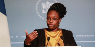 Coronacrise : Comment Sibeth Ndiaye prouve qu’on a le droit d’être ministre française porte-parole noire…et nulle