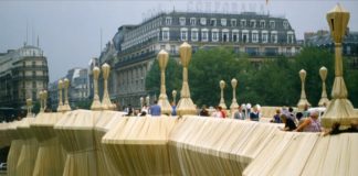 Mort du plasticien Christo à 84 ans; en 1985, il avait emballé le Pont-Neuf de Paris