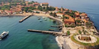 « Déblanchiment » à Gorée : la Place de l’Europe rebaptisée d’un long nom bisounours