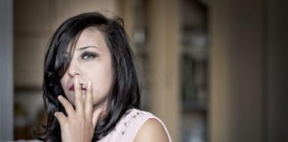 Le post Facebook humoristique « Sourate Corona » qui vaut 6 mois de prison ferme et une amende à la blogueuse Emna Charki en Tunisie