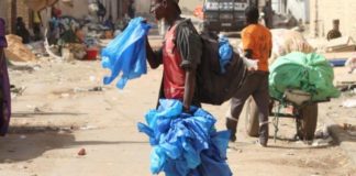 Sachets plastiques au Sénégal : voici pourquoi une association de commerçants est contre la loi d’interdiction