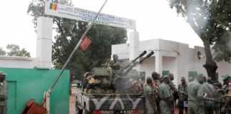 « A Mali, malin et demi »: les militaires prennent le pourboire de la contestation