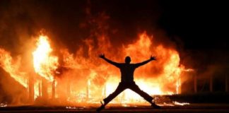 Racisme et violences policières : les États-unis sous tensions, le Wisconsin à feu et à sang
