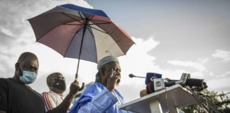 L’imam malien Mahmoud Dicko ressort de sa mosquée et fulmine : « Les militaires s’enferment, ce n’est pas bon »