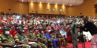 Les concertations de la junte malienne ne font pas carton plein, des ex-rebelles et le président du M5 absents