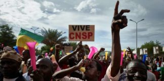 Divergences M5 – junte : des centaines de Maliens manifestent pour dire leur préférence à un président et un Premier ministre militaires