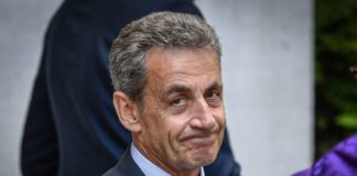 Et revoilà Nicolas Sarkozy, l’hominidé qui associa « singes » et « nègres »