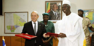 Les putschistes maliens louvoient : l’ex militaire et ex-ministre de la Défense Bah N’daw, 70 ans, nommé président de la transition, le colonel Assimi Goita vice-président