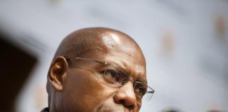 Afrique du Sud: le ministre de la Santé testé positif au Covid-19