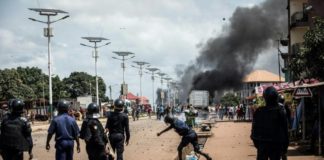 Guinée Condé crie dans une flambée de violences: entre Alpha « pré – résident » et « hommes et gars » opposants