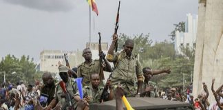 Mali: la contestation s’élève contre la mainmise excessive des militaires sur la transition