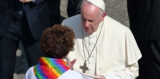 Le Vatican « clarifie » : « Le Pape François toujours en faveur du dogme du mariage entre un homme et une femme »