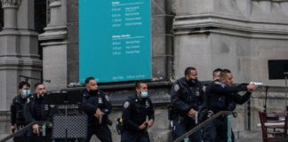 États-Unis : un homme abattu après avoir tiré lors d’un concert de chants de Noël