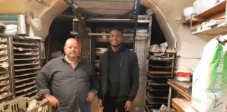 Laye Fodé Traoré, 18 ans, apprenti boulanger guinéen menacé d’expulsion de France, son patron entame une grève de la faim